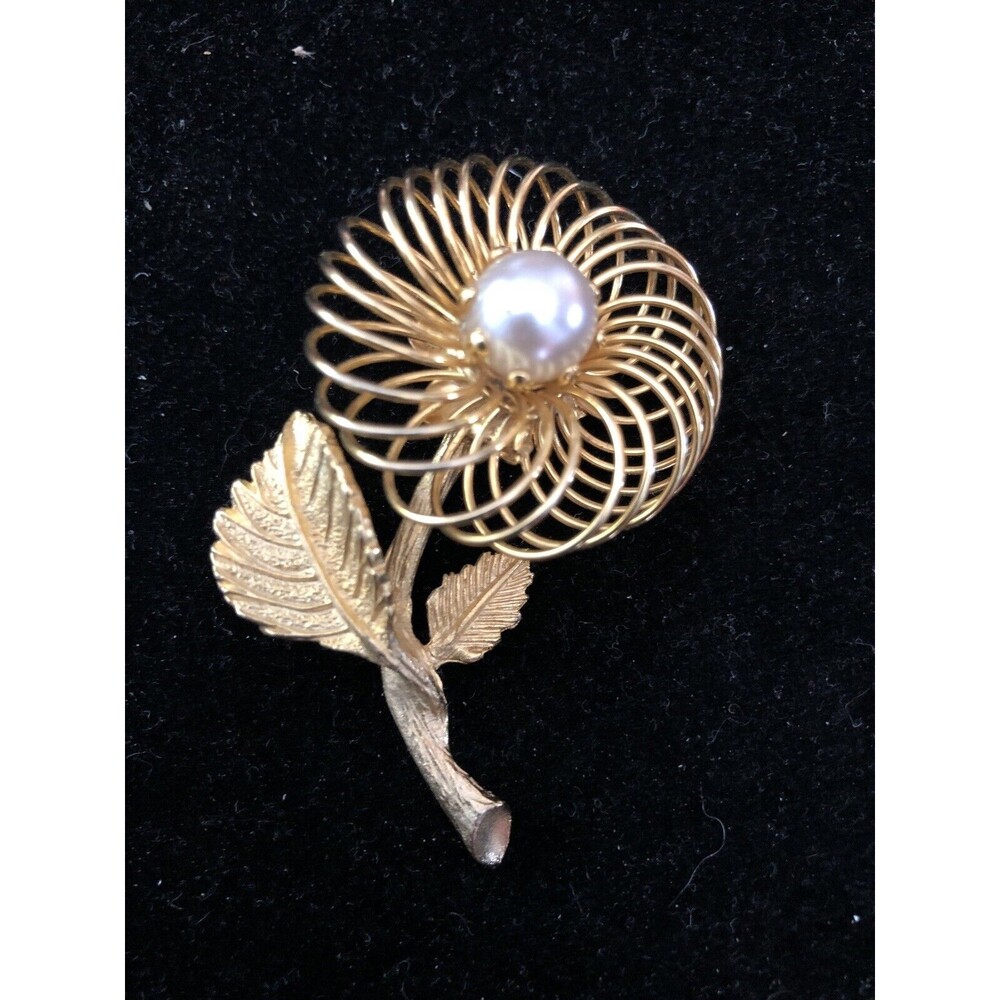 Vintage Spiral Open Circle Dimensional Flower Brooch/Pin Gold Tone & Faux Pearl